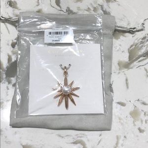 KENDRA SCOTT SUNBURST PEARL CHARM